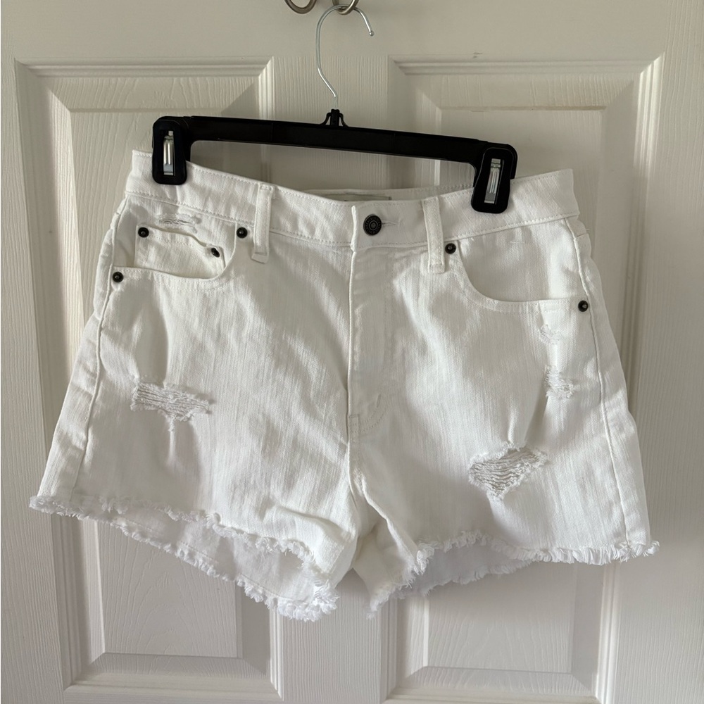 Abercrombie & Fitch white denim distressed high rise shorts - size 30 (10)